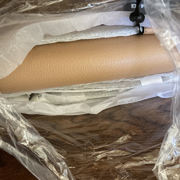 DKNY Whitney Leather Belt Bag Latte/Silver - Picture 7 of 7